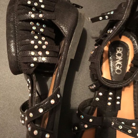 Bongo sz 2 Sandles - Picture 2 of 3